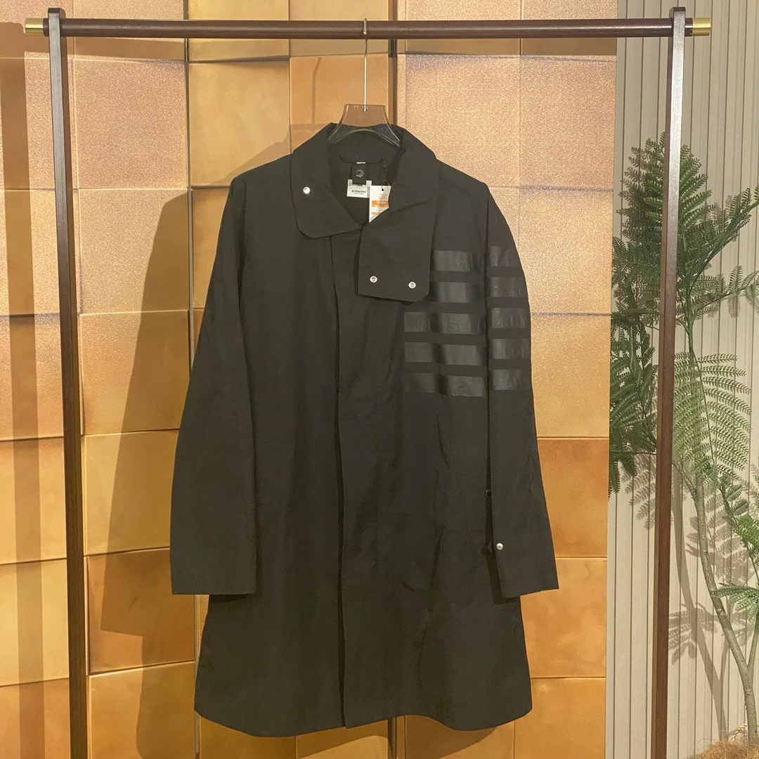 Burberry黑色胶印条纹字母logo风衣/L码/全新 膜都在/女42949