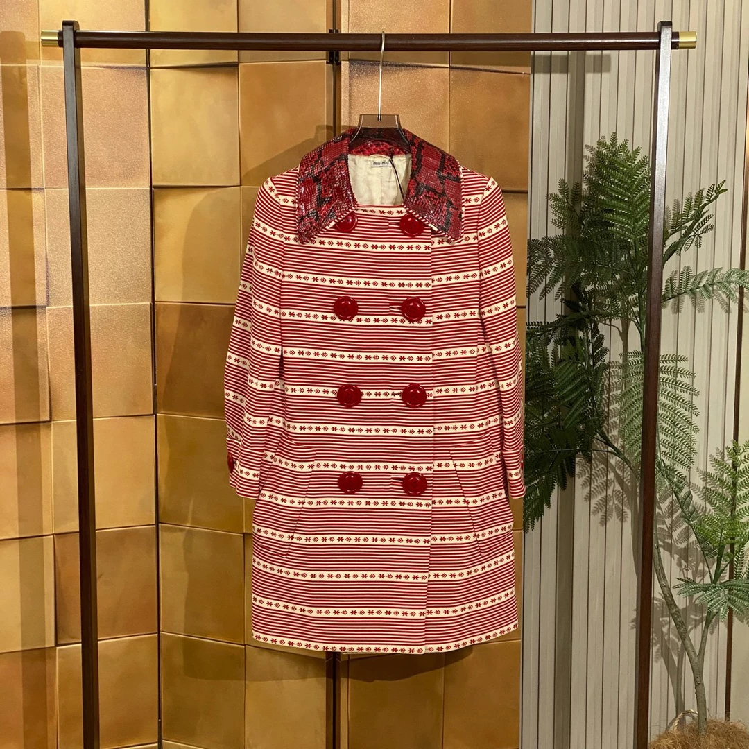 Miu Miu 红色蛇纹双排扣大衣/40码/公价5w/全新带吊/女24868
