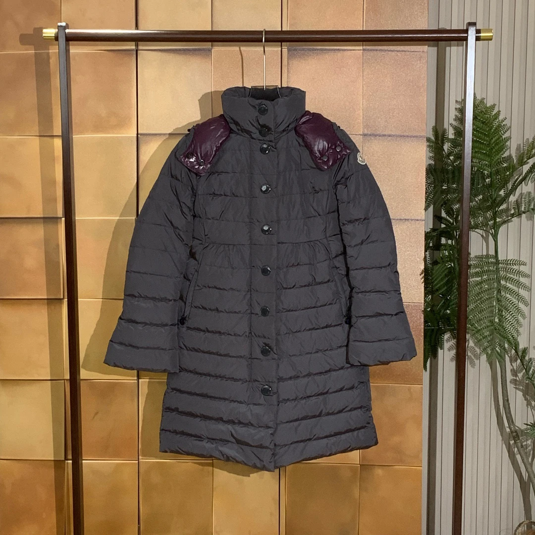Moncler Jura黑色刺绣徽标logo长款羽绒服/1码/99新/女24430
