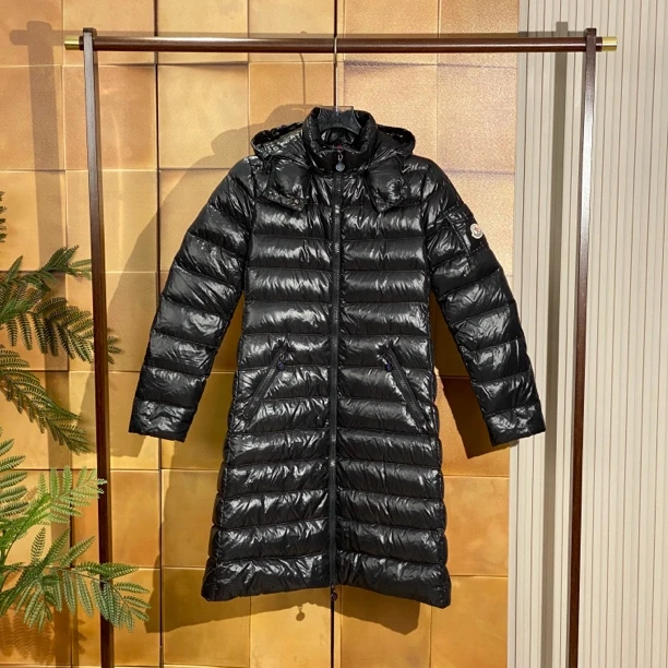 Moncler Moka 黑色亮面徽标可摘帽长款羽绒服/0码/99新/25802