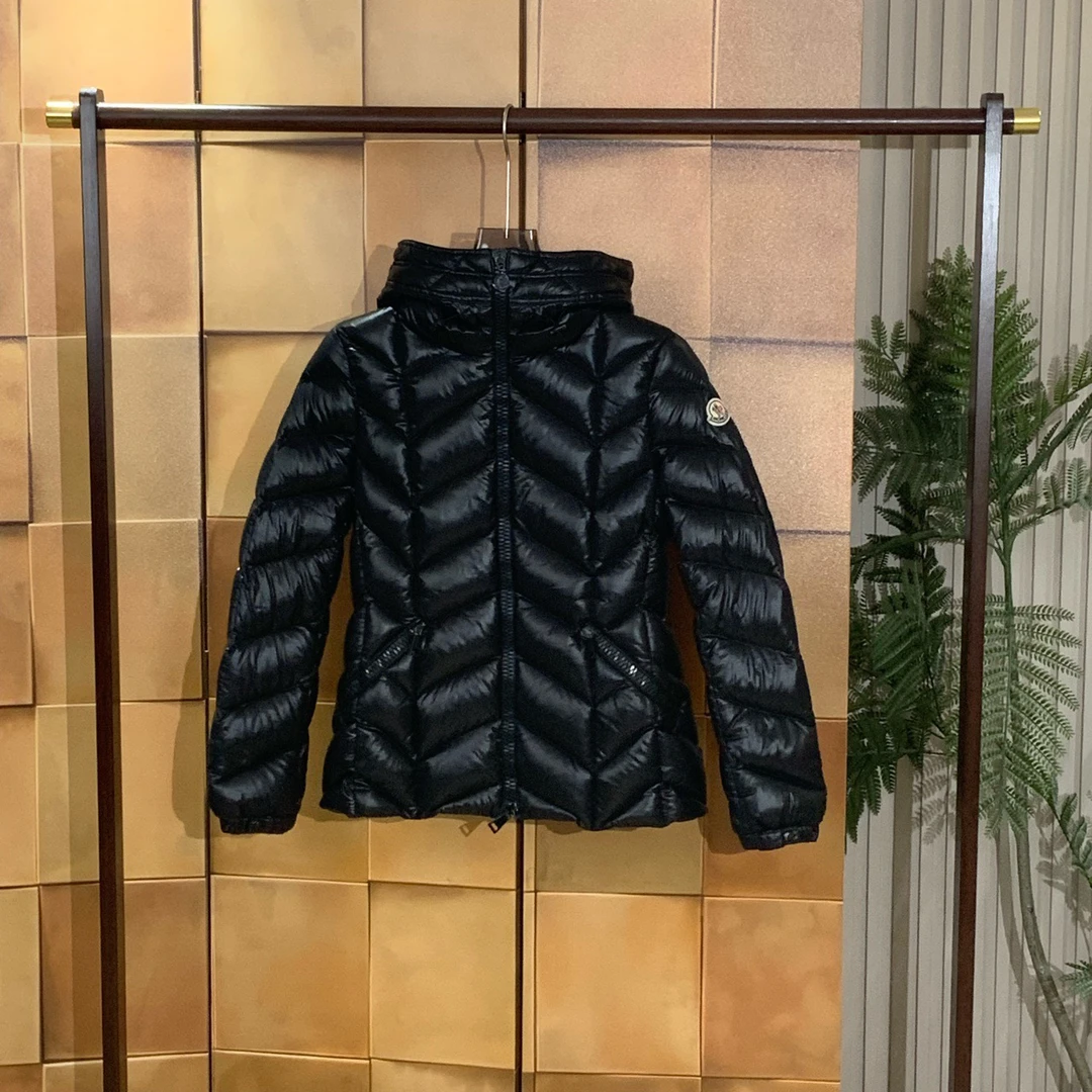 Moncler Badete黑色徽标刺绣连帽羽绒服/1码/99新/女24384