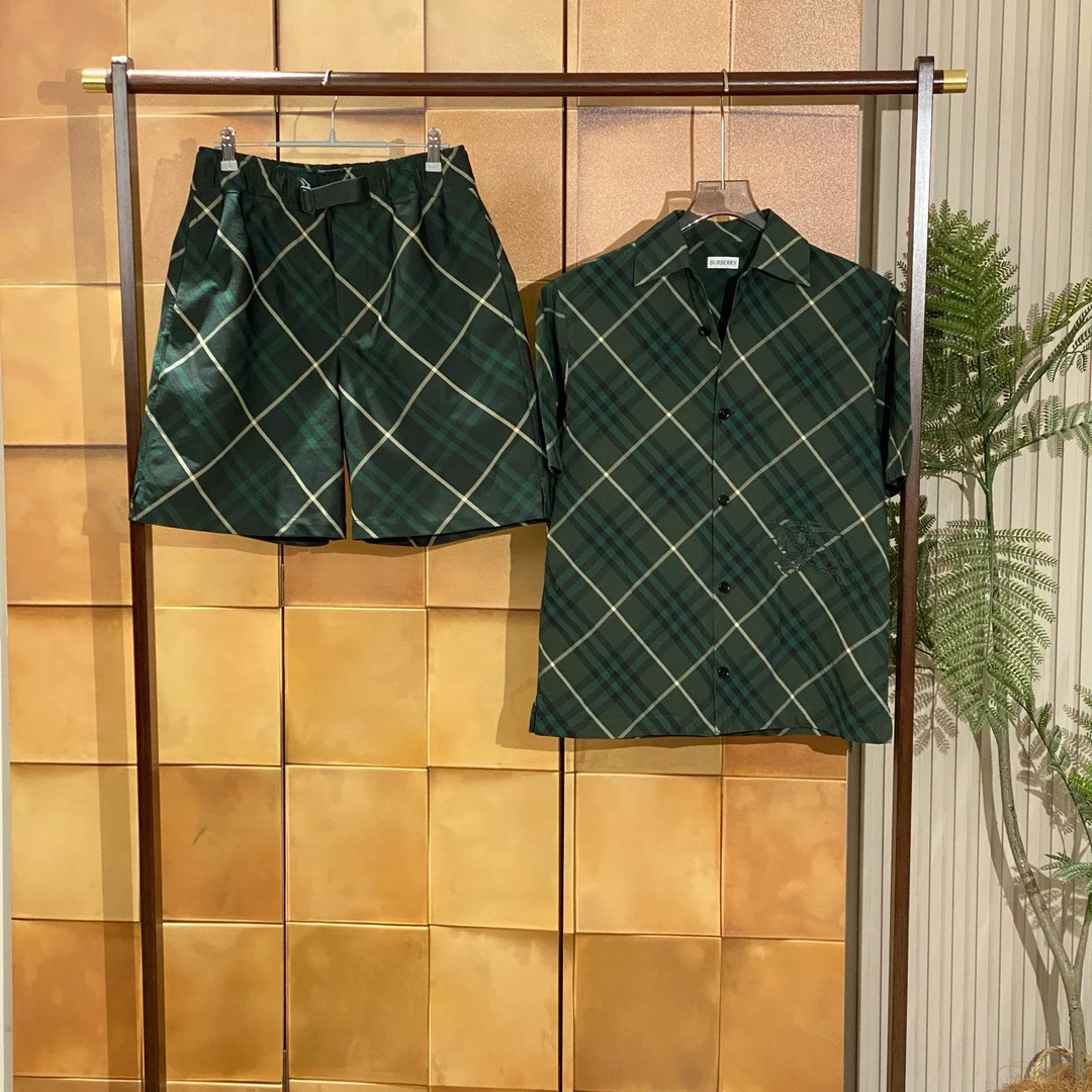 Burberry 24fw最新款绿色格纹锁扣腰带短裤/os xs码/99新/女24608