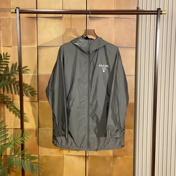 Prada 23fw爆款灰色标语logo冲锋衣/m码/全新原吊/26814