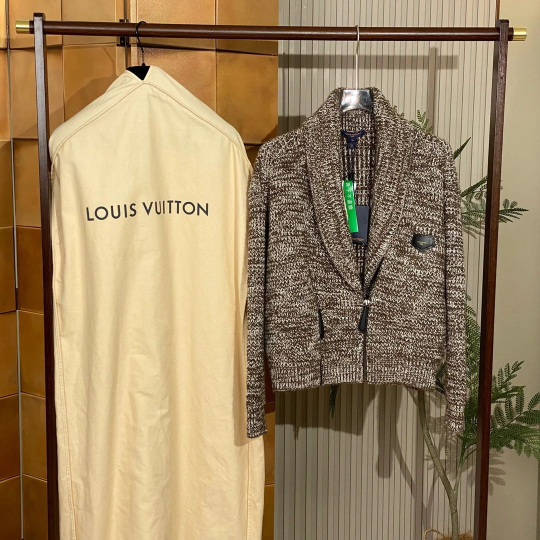 Lv 23ss皮牌logo羊毛外套/os xs码/全新原吊 公价29000/女17491