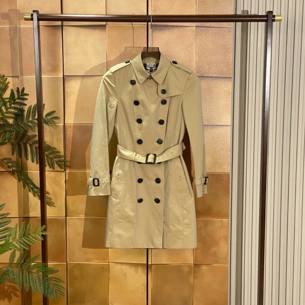 Burberry 卡其色风衣/32码/99新/25794