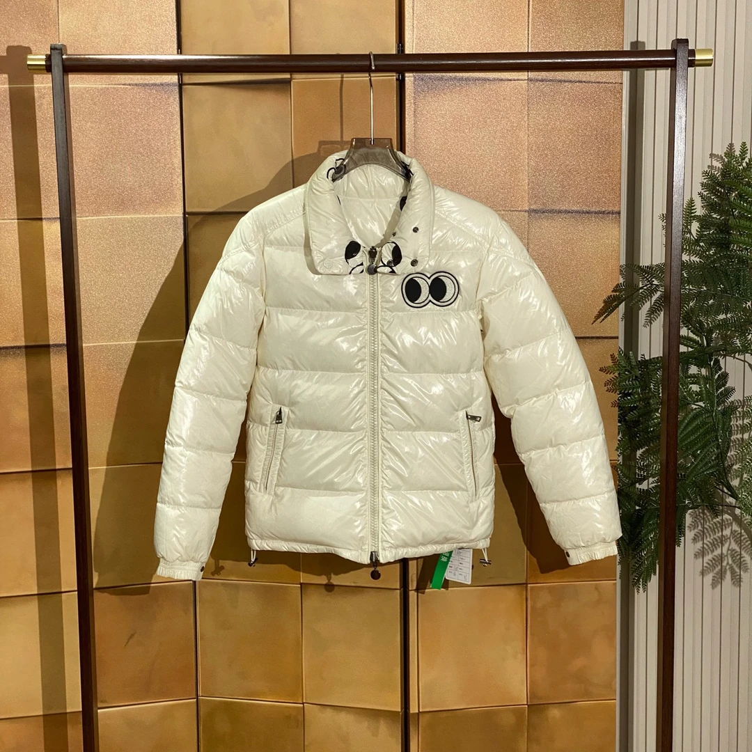 Moncler联名款米白色小眼睛满印双面穿羽绒服/0码/99新/女24563