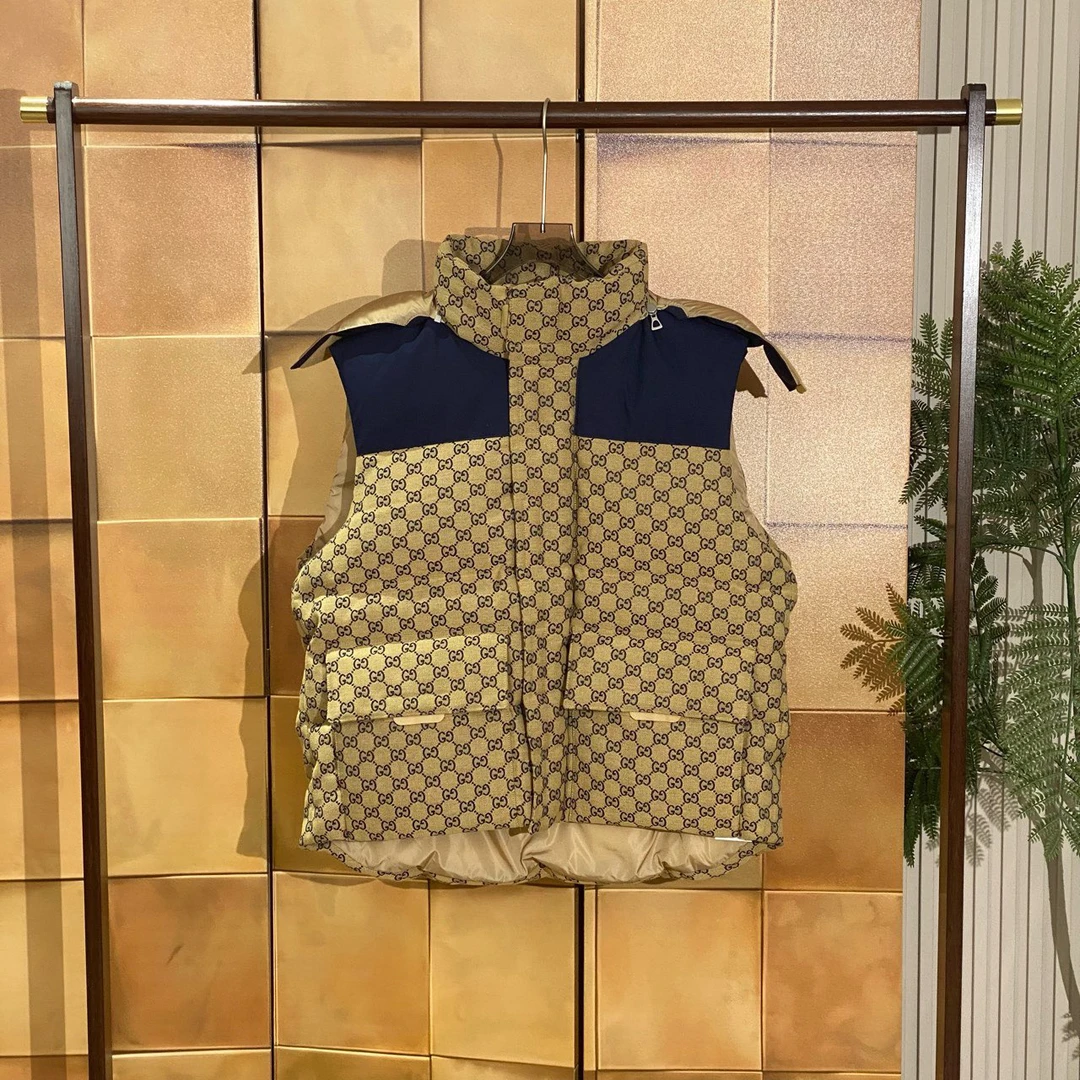 Gucci 撞色老花满印羽绒马甲/46码/99新/女24655