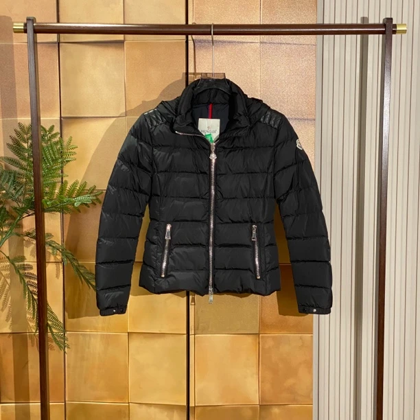 Moncler Oiron黑色徽标刺绣羽绒服/1码/99新/25073