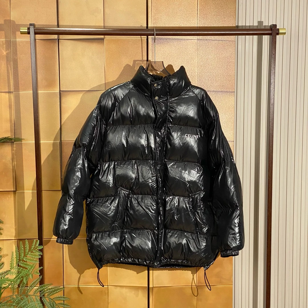 Celine 黑色亮面字母Logo羽绒服/48码/99新/25400