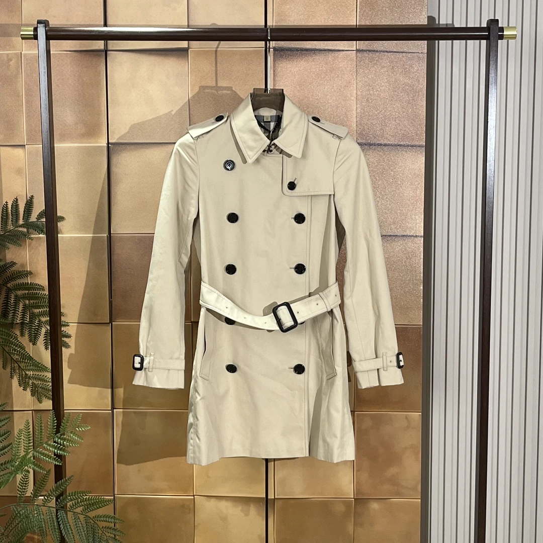 Burberry 卡其色双排扣系腰带风衣/34码/99新原吊/28146