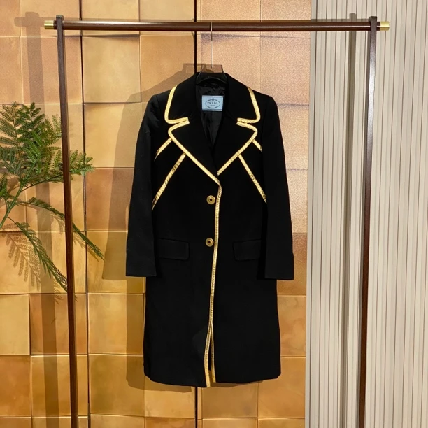 Prada 黑金纽扣重工大衣/40码/99新/23443