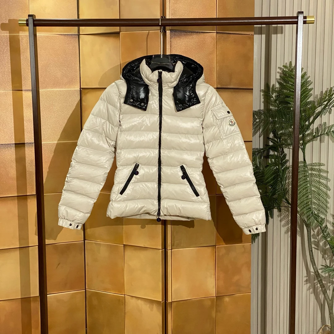 Moncler Bady米白色徽标刺绣连帽羽绒服/0码/99新/女24120