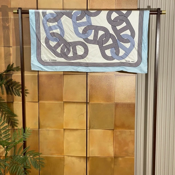 Hermes 爱马仕福宝大道真丝涂鸦丝巾/尺码86cm×86cm/全新/19557
