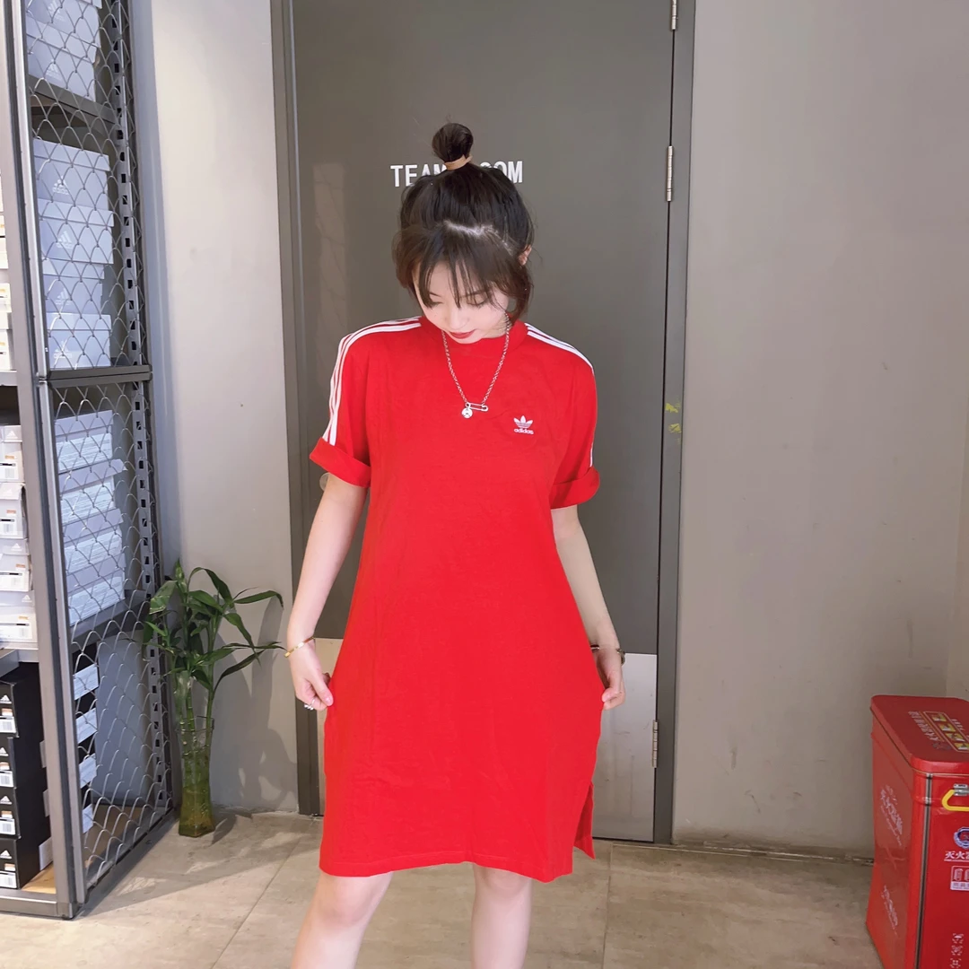 阿迪达斯 三叶草刺绣小标连衣裙 GN2778 Q