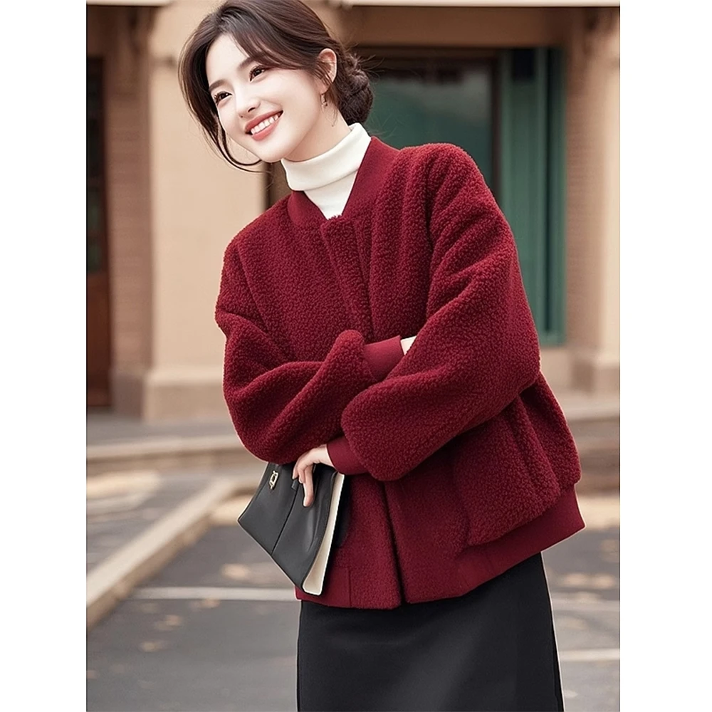 初冬今年流行的独特超好看休闲百搭酒红色仿羊羔毛外套女秋冬季