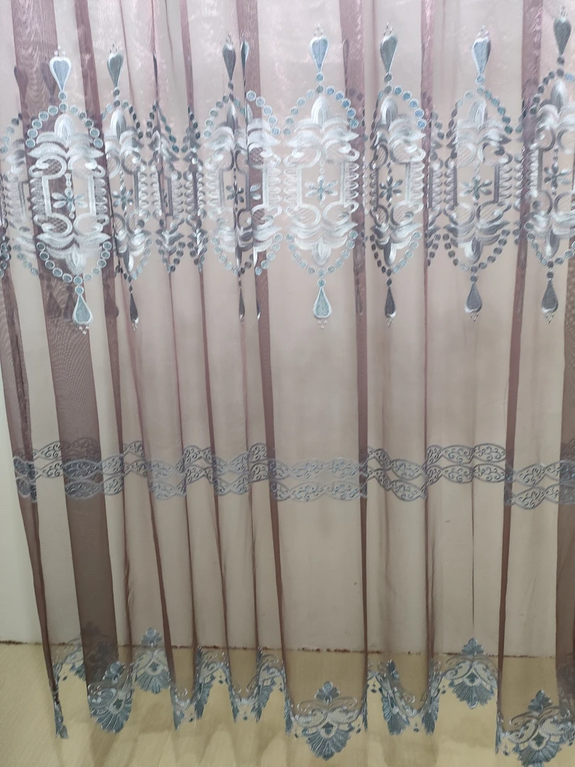 00613紫红刺绣成品窗纱宽6米，高2.7米.挂钩款，对开发货