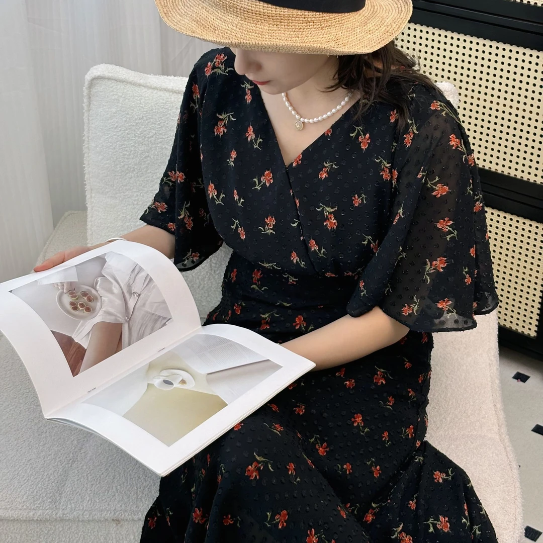 韩国东大门2024夏碎花连衣裙女v领收腰法式仙女裙显瘦鱼尾中长裙