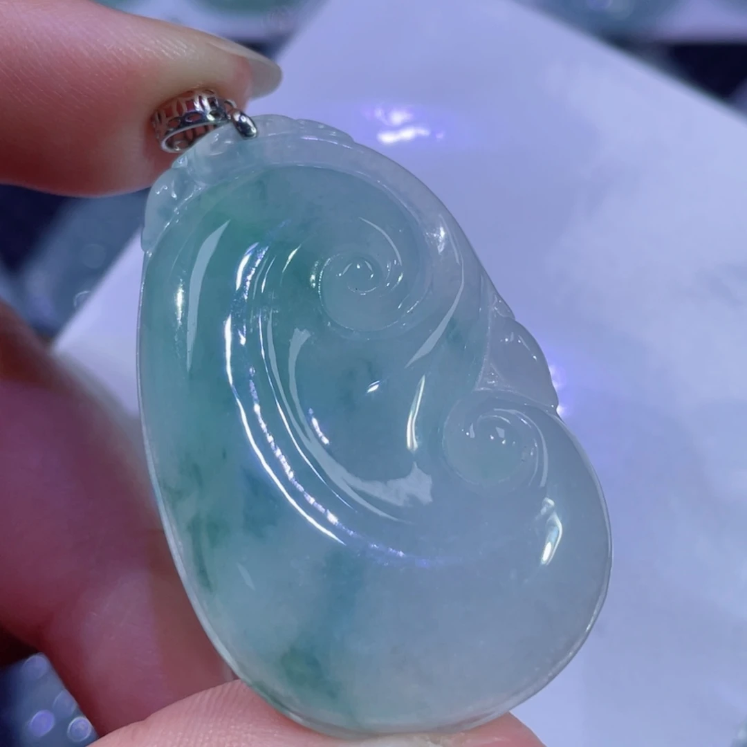 翡翠颈饰18K金镶嵌如意