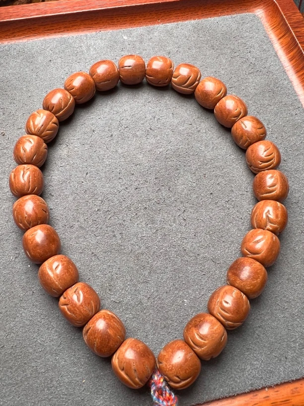 【赤龙】全品红油皮龙纹桃核手持尺寸11左右