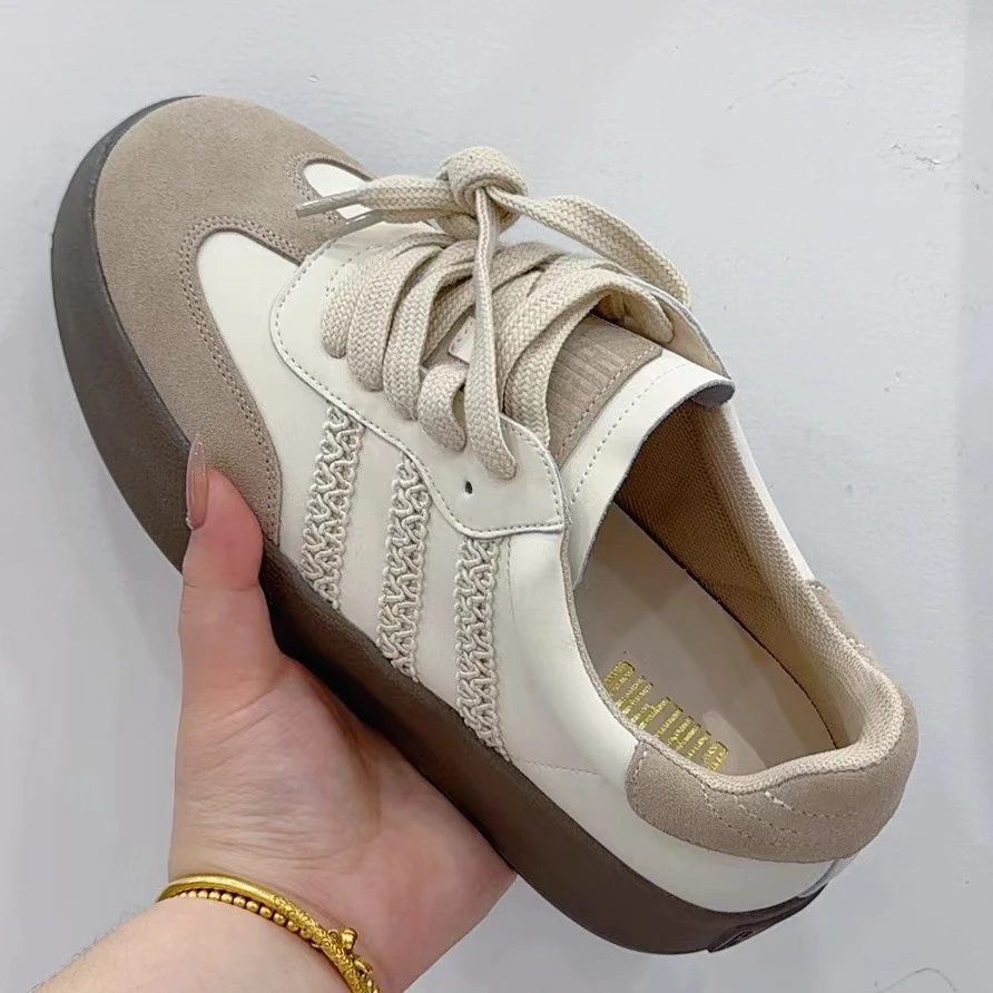 【欢姐推荐】432-3新款时尚简约舒适加肥加大加宽小众德训鞋