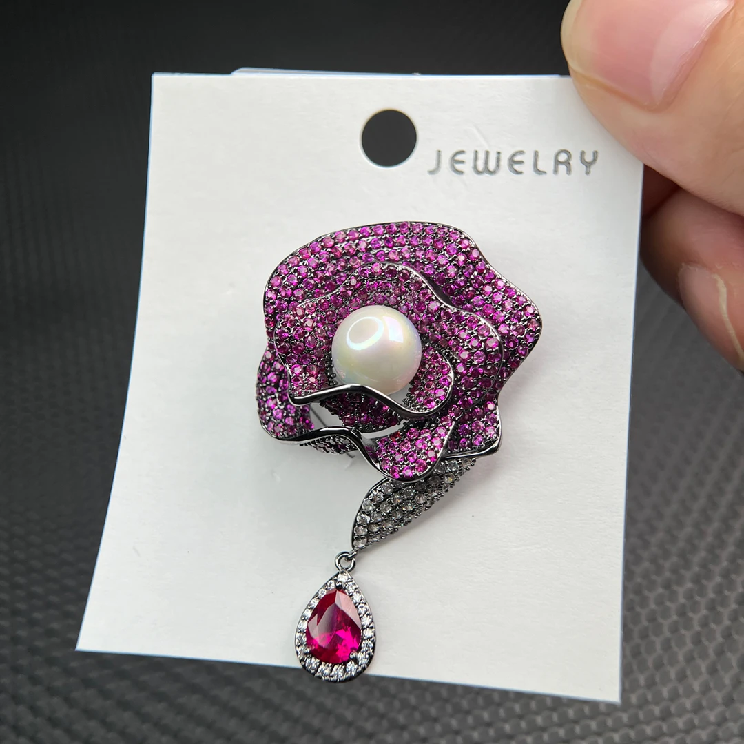 铜仿珍珠胸针 6740 落花有意 2024冬季新款红刚重工优雅胸花别针