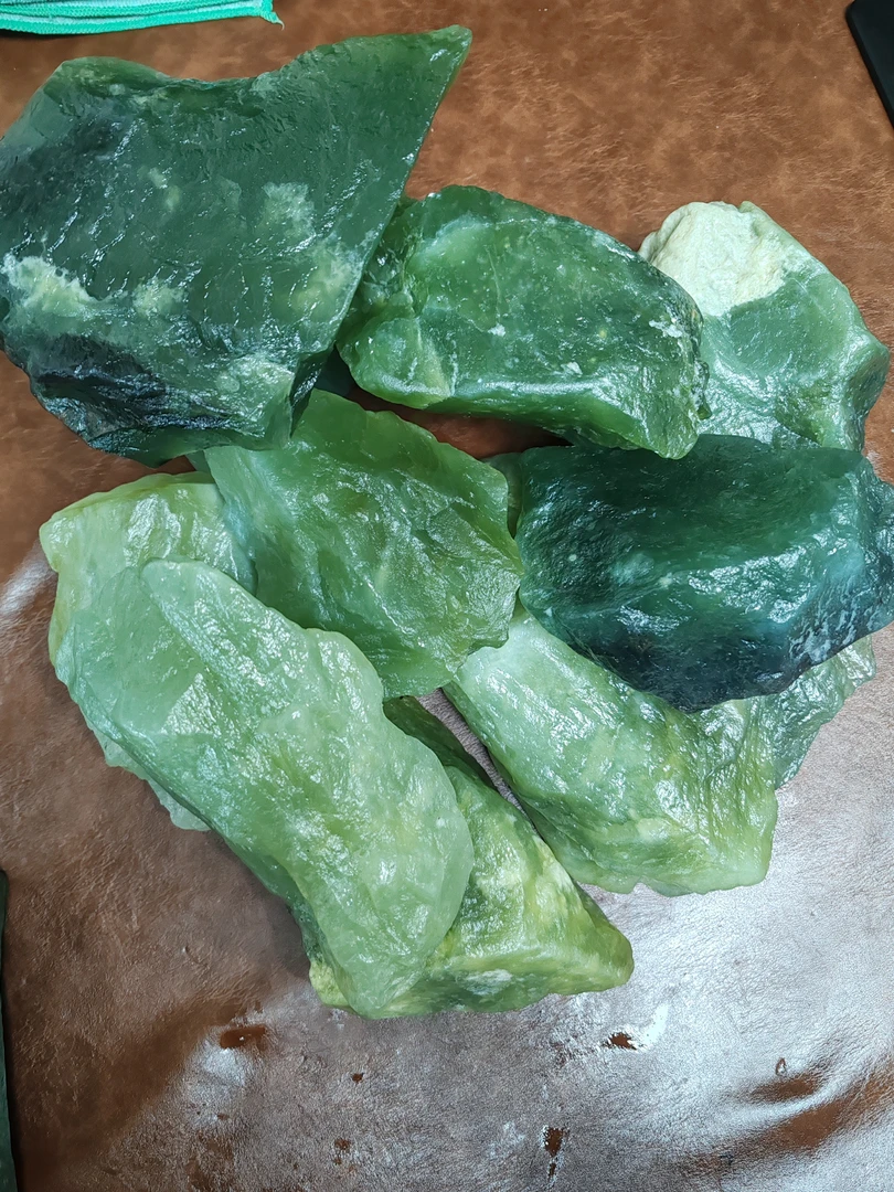 天然岫玉精品原石多样性随机发货一块