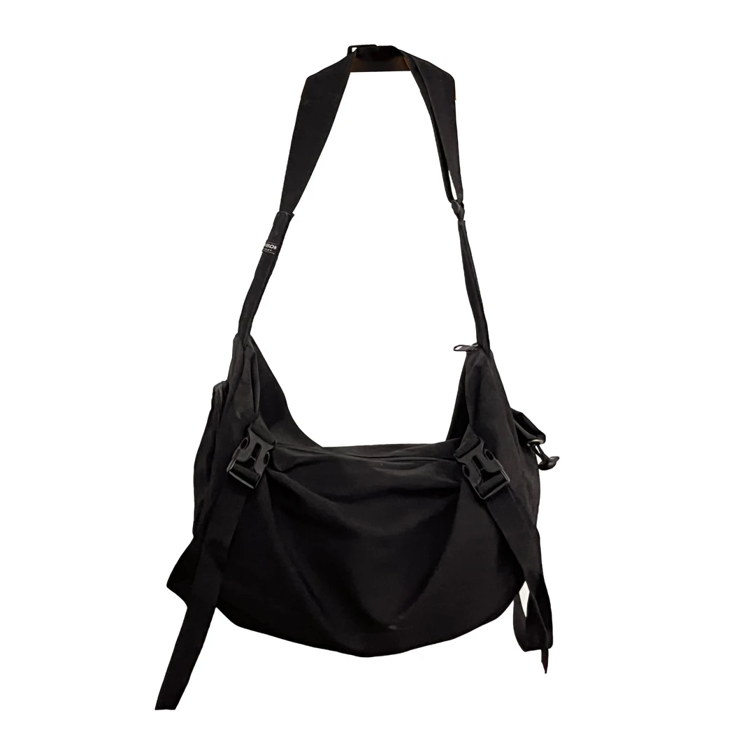 潮流纯色百搭户外学生运动休闲黑色斜跨大容量简约ins包包机能风