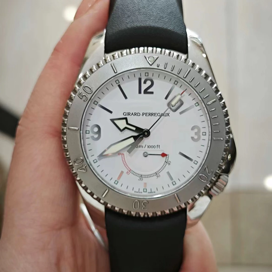 99新 Girard- Perregaux/芝柏表 300防水/旋转表圈/橡胶表带/男表