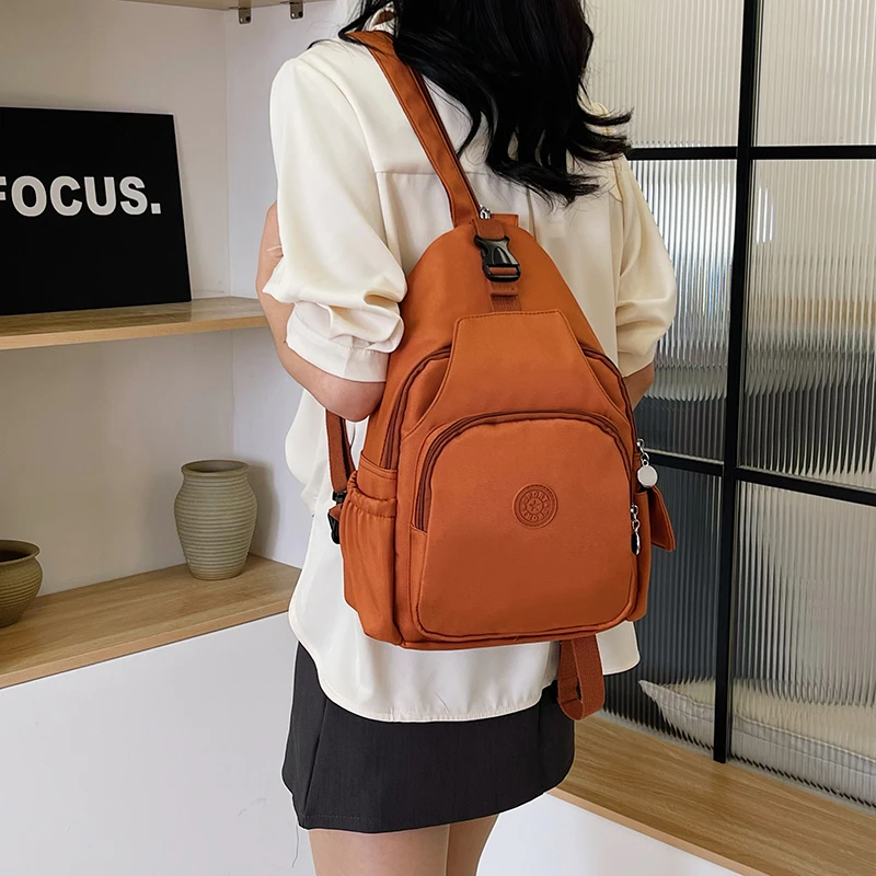 三用斜挎包防水百搭斜挎女胸包通勤多功能双肩包轻便女士户外旅行