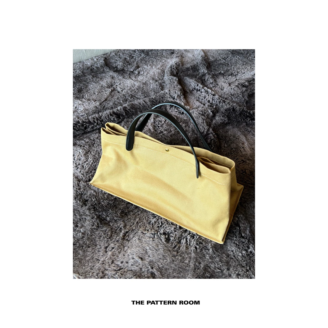 The pattern room | 实用主义卡其风衣手提包