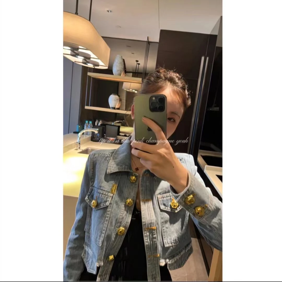 金属扣牛仔短外套女2024春新款韩版修身显瘦翻领百搭短款长袖上衣
