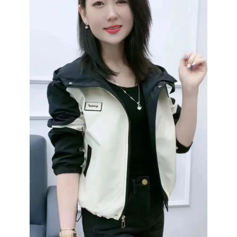 2025春季新款撞色拼接冲锋衣外套女短款时尚连帽女装上衣潮