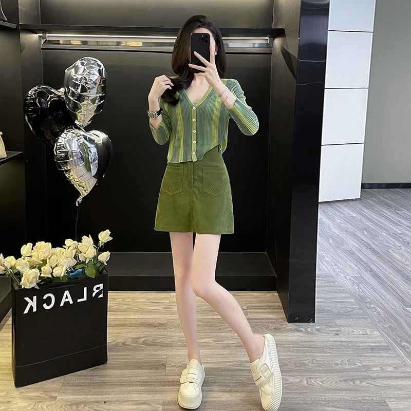 早秋小个子长袖V领开衫时尚套装绿色气质高腰短款半裙气质两件套