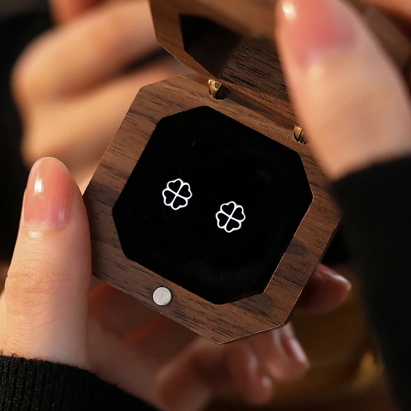 足银银制品 S999足银黑色四叶草耳钉女耳环养耳洞免摘耳骨钉饰品