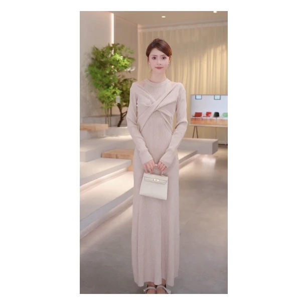 Basic House/百家好2024秋冬季新款设计感连衣裙 B0824B5C852