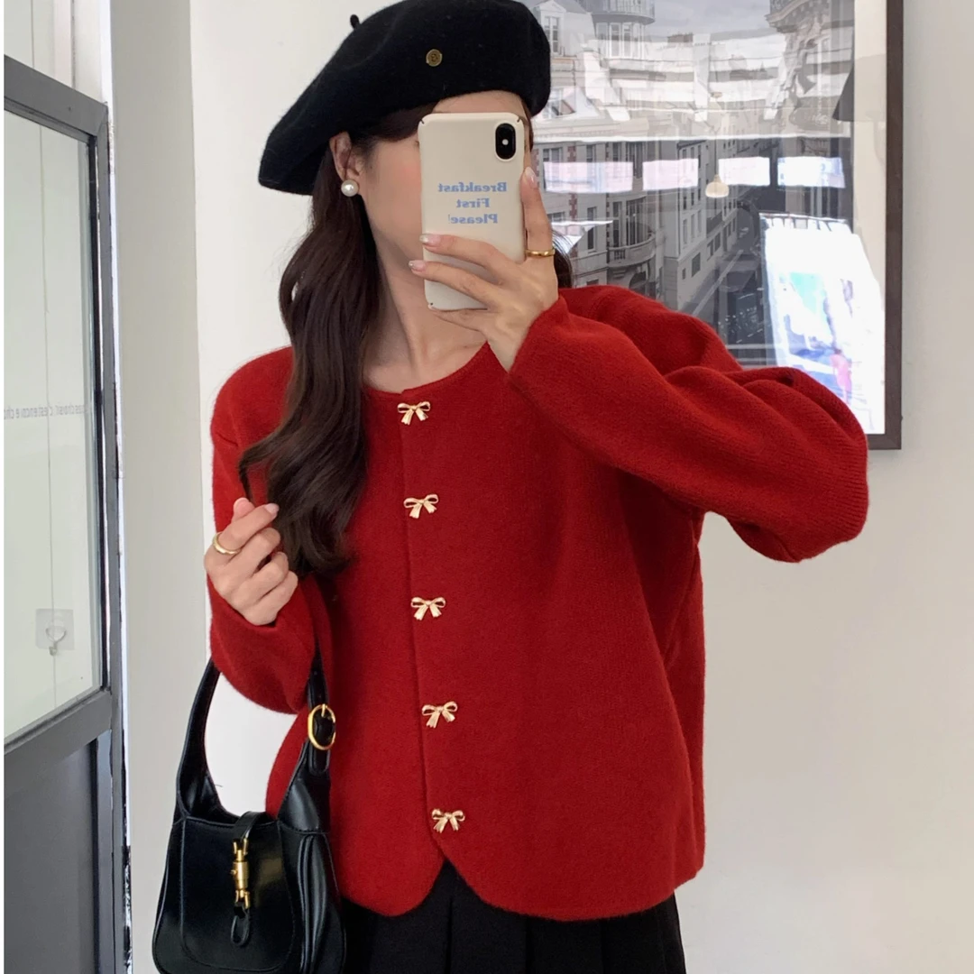 花卡温柔风蝴蝶扣气质毛衣开衫女春季新款宽松小香风针织外套上衣