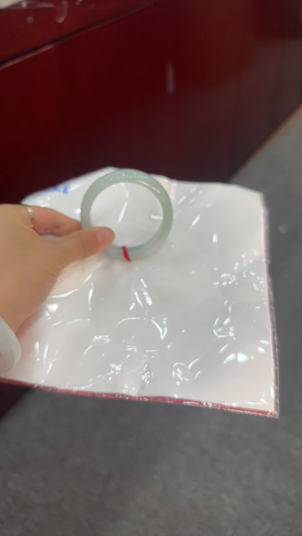 女士精美手镯冰透