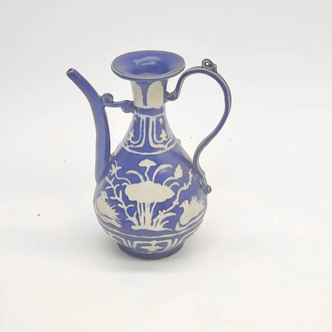 Y2311-1237蓝釉留白鸳鸯荷塘纹执壶