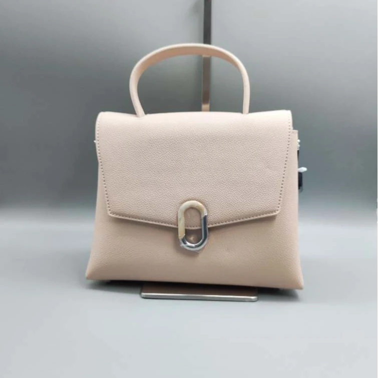 全新未使用 CHARLES & KEITH 粉色单肩包/30137/姐妹花