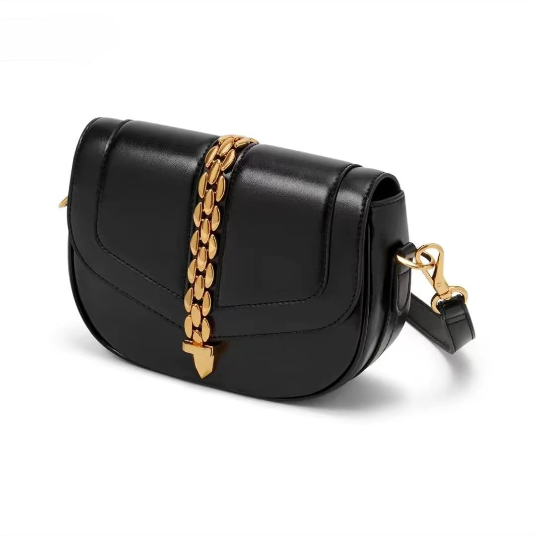 全新未使用 CHARLES & KEITH 黑色马鞍单肩包/30262/姐妹花