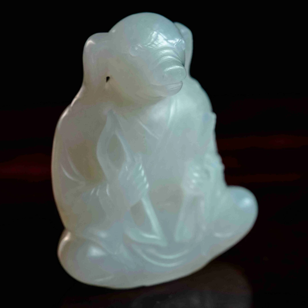 1028清代和田玉猪首坐像874