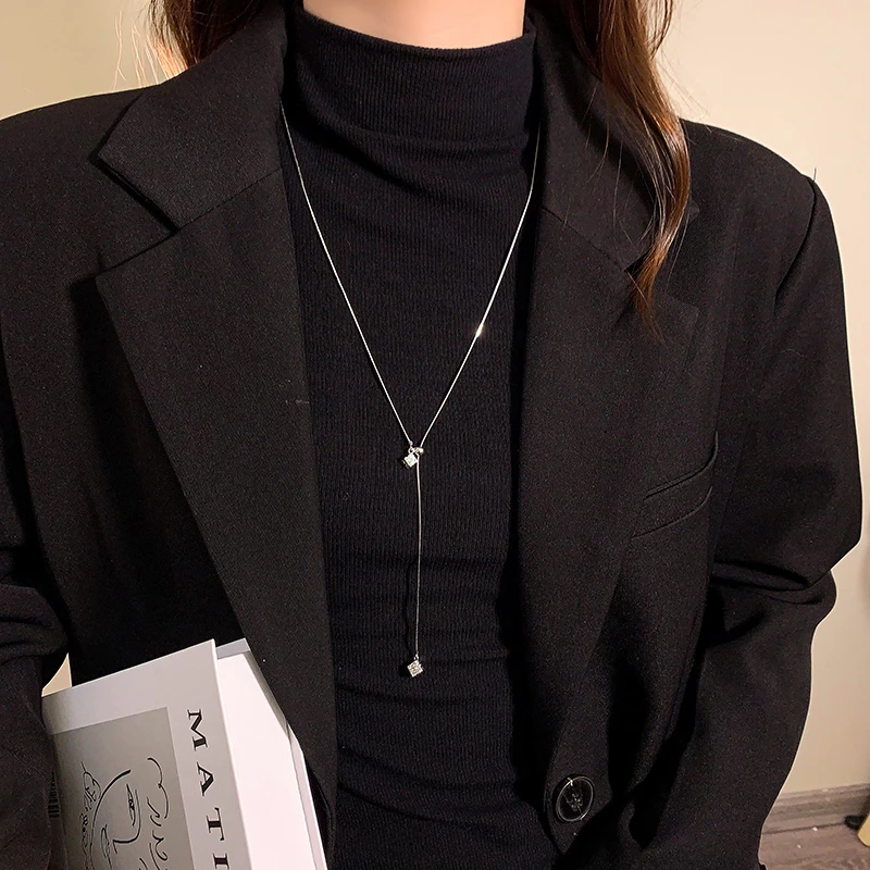 钛钢项链 银色可调节方块吊坠项链女秋冬长款毛衣链轻奢小众配饰