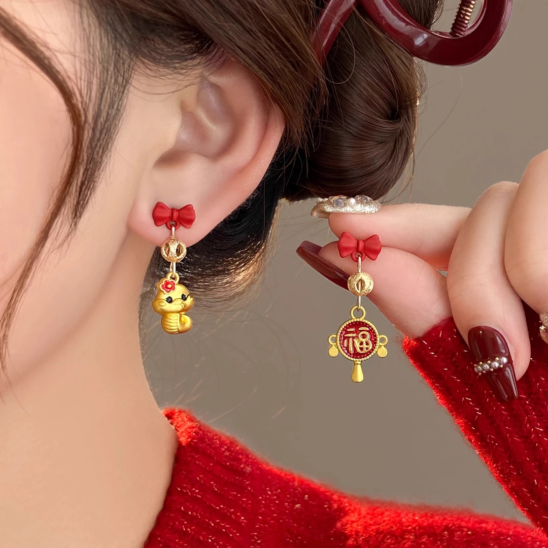 铜合金耳饰 蛇年生肖福字耳钉女2024新款高级感秋冬耳饰过年耳环