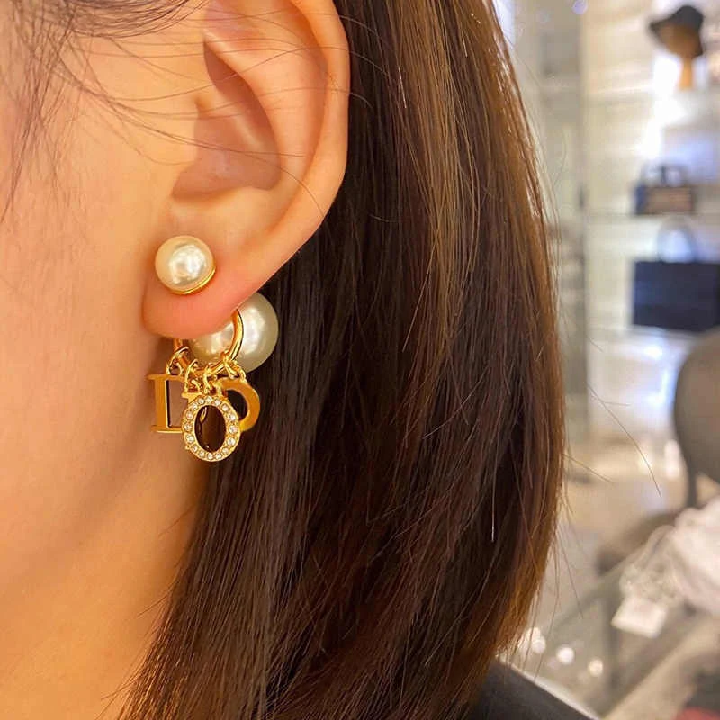 卡柒 非金属仿珍珠耳饰 韦雪同款字母珠珠耳钉轻奢高级感圣诞礼物
