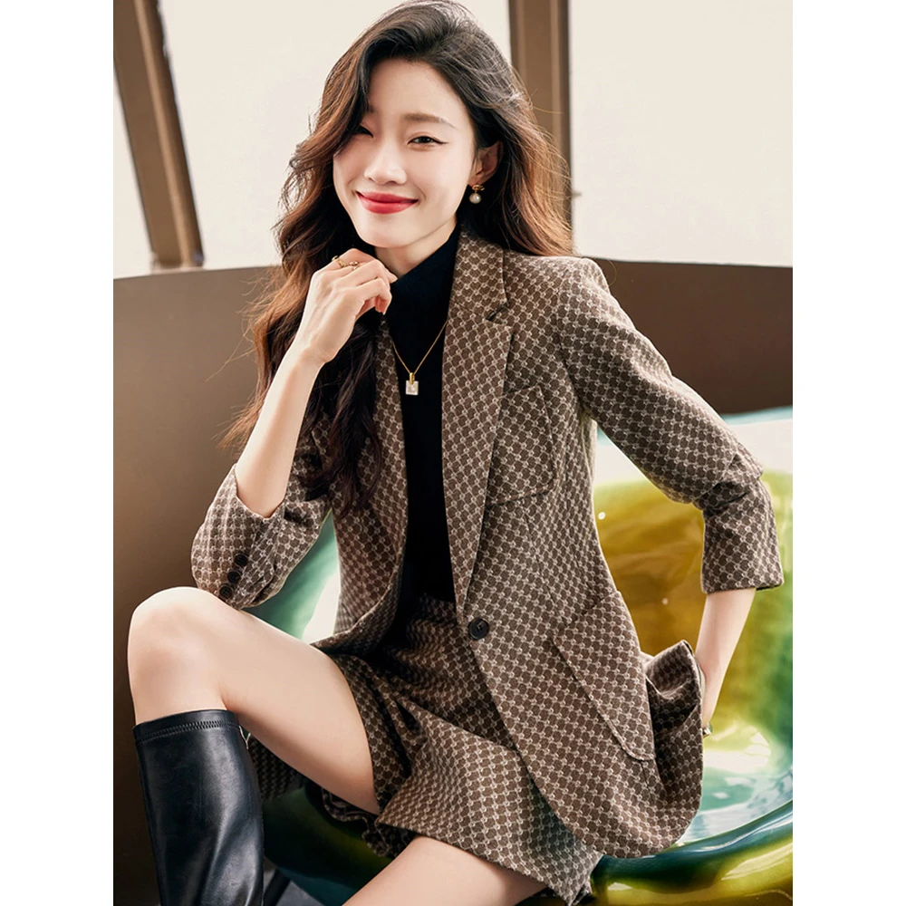 秋季休闲西装套装女装2025秋冬新款气质减龄小香风西服短裤两件套