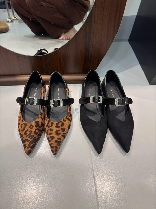 蘭禧～豹纹绒面法式一字带尖头单鞋2024秋季新款时髦平底百搭女鞋