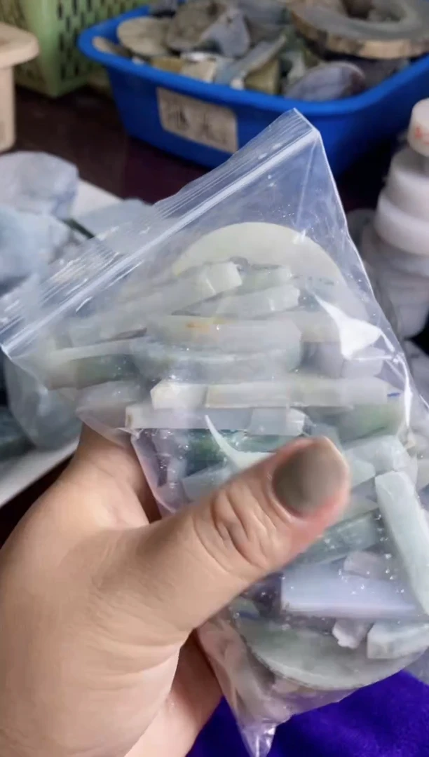 【闪购商品】翡翠挂件未镶嵌#50月牙多样性发货