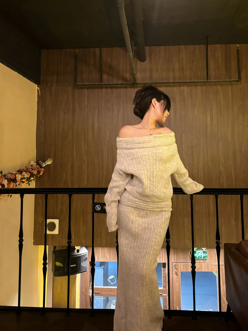 慵懒风一字肩针织衫女秋季穿搭高级设计感小众宽松上衣裙子两件套