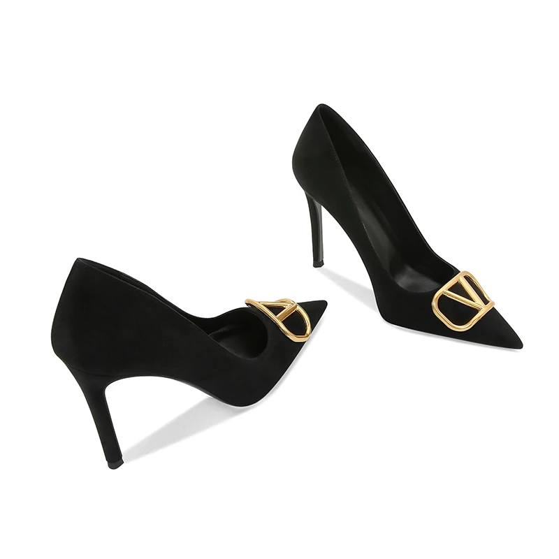 2024秋季新款尖头细跟高跟鞋浅口百搭高级感黑色时尚V扣气质单鞋