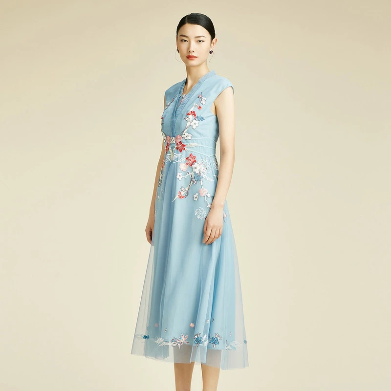 SUSSI/古色秋季新品气质收腰气质刺绣连衣裙